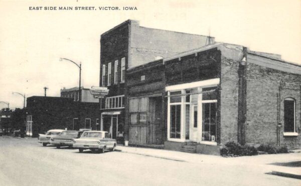 Victor Iowa East Side Main Street Vintage Postcard U1395