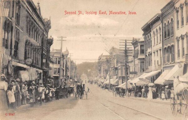 Muscaline Iowa Second Street Looking East Vintage Postcard U1400