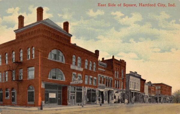 Hartford City Indiana East Side of Square Vintage Postcard U1403