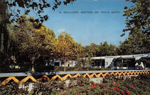 Broderick California Tiny's Motel Secluded Section Pictured Postcard U2627