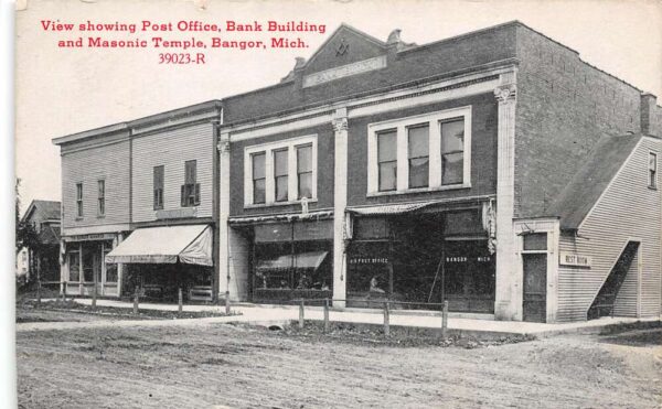 Bangor Michigan Post Office, Bank Building, & Masonic Temple Postcard U2881