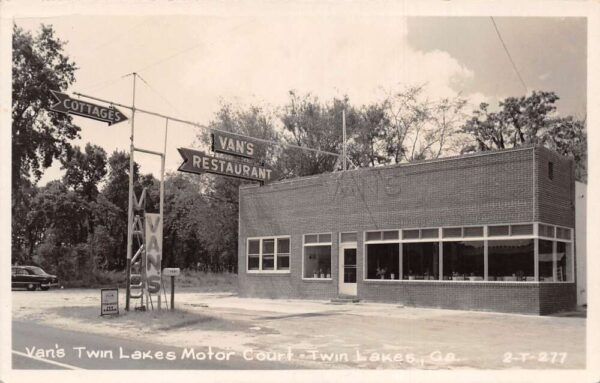 Twin Lakes Georgia Van's Twin Lakes Motor Court Real Photo Postcard AA65194