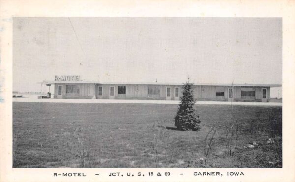 Garner Iowa R Motel, Exterior Shown B/W Photo Vintage Postcard U3043