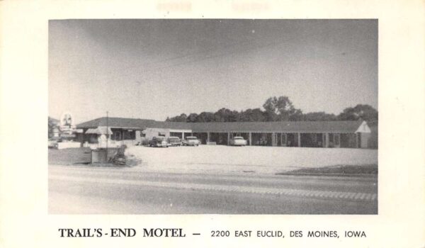 Des Moines Iowa Trail's End Motel B/W Photo Vintage Postcard U3044