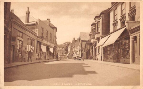 Newhaven England High Street Vintage Postcard AA67899