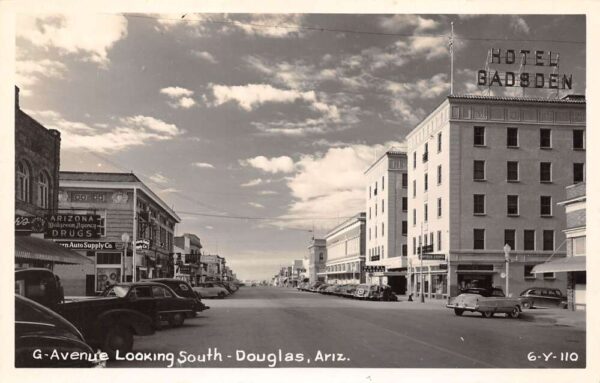 Douglas Arizona G Avenue, Looking South B/W Photo Vintage Postcard U5679
