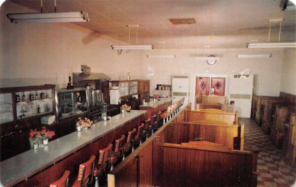 Blythe California Blythe Coffee Shop, Interior Photochrome Vintage PC U5846