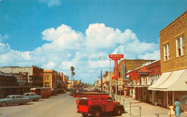 San Benito Texas Main Street, Piggly Wiggly Store, Photochrome Vintage PC U6934