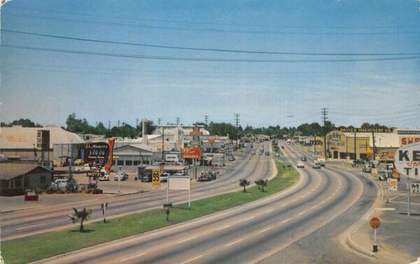 Bakersfield California Hwy 99 Entering Bakersfield, Photochrome Postcard U6993