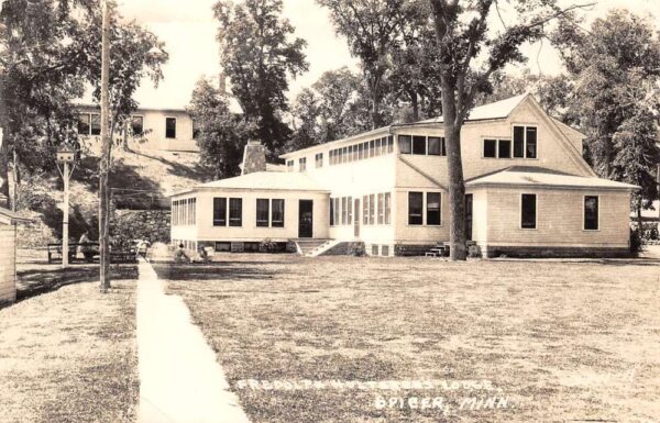 Spicer Minnesota Fredolph Hulteren's Lodge, Exterior, Real Photo Postcard U7912