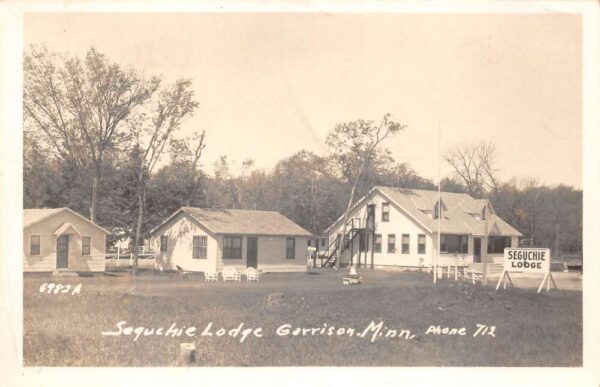 Garrison Minnesota Seguchie Lodge, Real Photo Vintage Postcard U7942