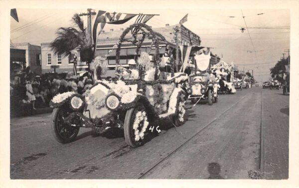 St. Petersburg Florida Parade Scene, Decorated Auto, Real Photo Vintage PC U8216