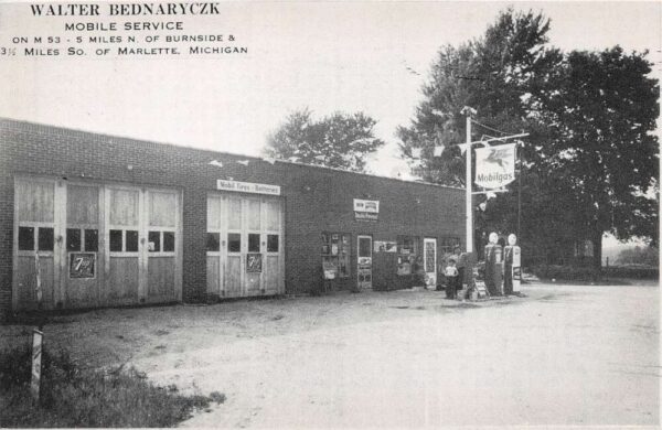 Marlette Michigan Bednaryczk Mobile Service Station,7 Up Sign & Gas Pumps PC U8294