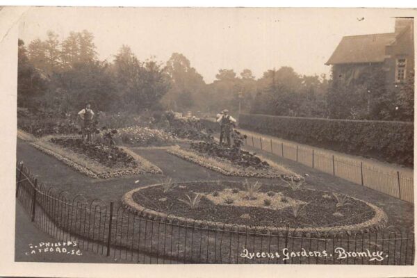 Bromley England Queens Gardens Real Photo Vintage Postcard AA70141