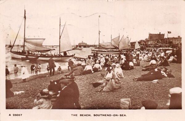 Southen on Sea England The Beach Real Photo Vintage Postcard AA70199