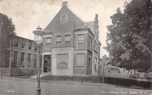 Butler New Jersey First National Bank, B/W Photo Print Vintage Postcard U10164
