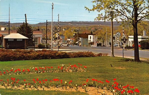 Glen Rock New Jersey Rock Road, Photochrome Vintage Postcard U10297