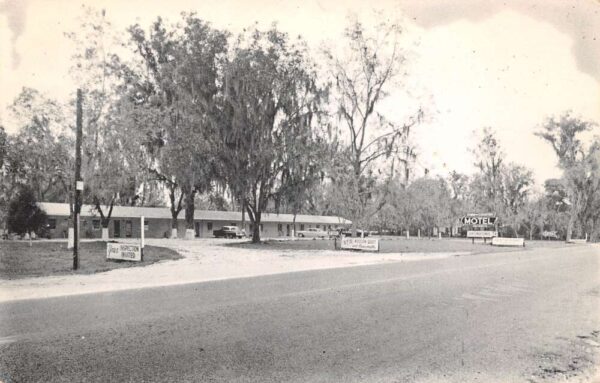 Waldo Florida Town & Country Motel, B/W Chrome Vintage Postcard U10838