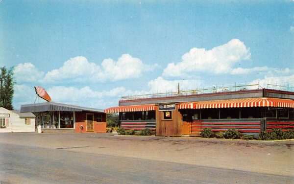 Mountainhome Pennsylvania Dom and Phils Diner and Dairy Mart Postcard AA74782
