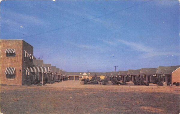Cleveland Mississippi Cleveland Motel, Chrome Vintage Postcard U13378