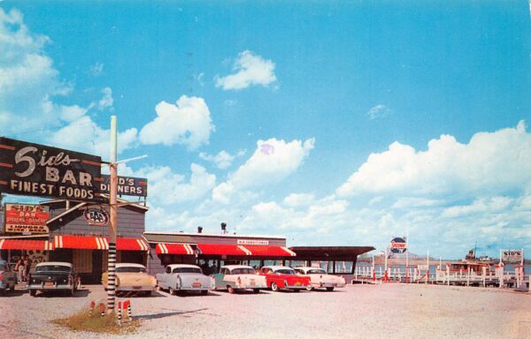Algonac Michigan Sid's On the River, Photochrome Vintage Postcard U13719
