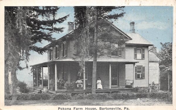 Bartonsville Pennsylvania Pokona Farm House, Sky Tinted Vintage Postcard U14105