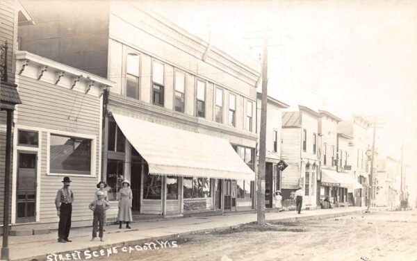 Cadott Wisconsin Street Scene Vintage Postcard AA83170