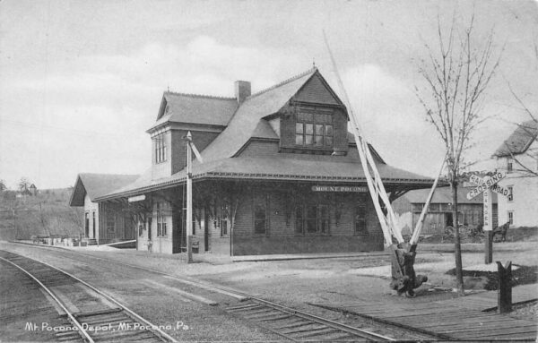 Mount Pocono Pennsylvania Train Station Depot and Crossing Postcard AA77309