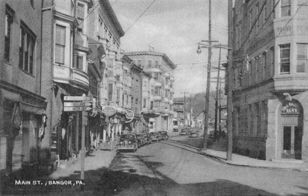 Bangor Pennsylvania Main Street and Bank Vintage Postcard AA77586
