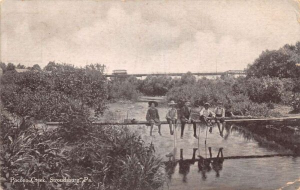Stroudsburg Pennsylvania Pocono Creek Children on Log Vintage Postcard AA77587