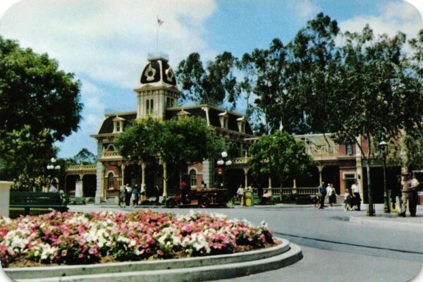 Anaheim California Hallmark Photo Souvenir, Main Street Plaza, Postcard U17615