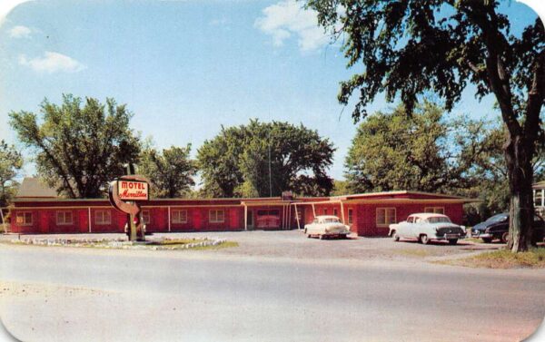 Merrillan Wisconsin Motel Merrillan Vintage Postcard AA90193
