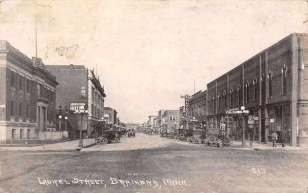 Brainerd Minnesota Laurel Street, Real Photo, Vintage Postcard U21293