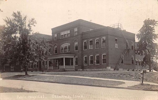 Ottumwa Iowa Public Hospital Real Photo Vintage Postcard AA91217