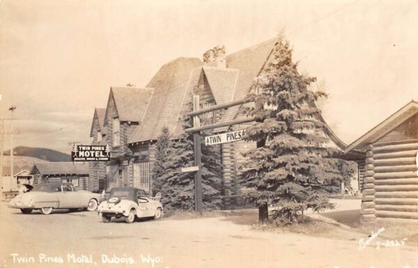Dubois Wyoming Twin Pines Motel Real Photo Vintage Postcard AA91249