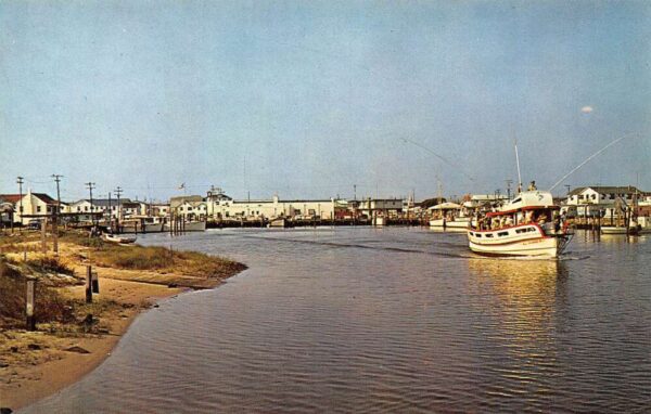 Carolina Beach North Carolina Party Boat Out Fishing, Chrome, Vintage PC U21459
