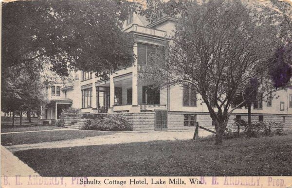 Lake Mills Wisconsin Schultz Cottage Hotel Vintage Postcard AA98880