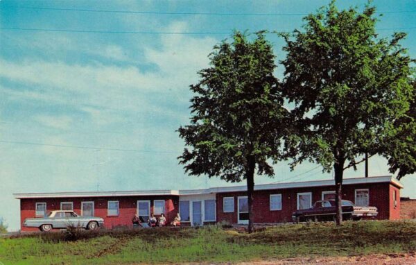 Golden Pond Kentucky Blue Castle Motel Vintage Postcard AA98917
