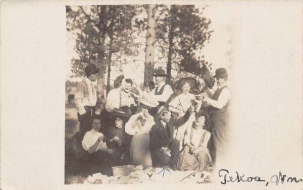 Tekoa Washington Teachers Picnic Scene Real Photo Vintage Postcard AA99118