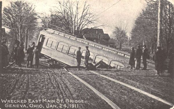 Geneva Ohio Main Street Bridge Collapse Wrecked Trolley Non PC Back AA100123
