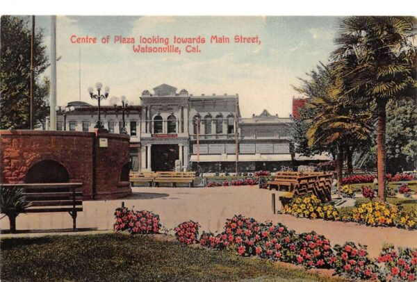 Watsonville California Centre of Plaza towards Main Street Postcard AA87584