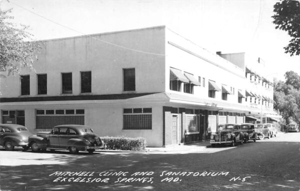 Excelsior Springs Missouri Mitchell Clinic and Sanatorium Real Photo PC AA87656