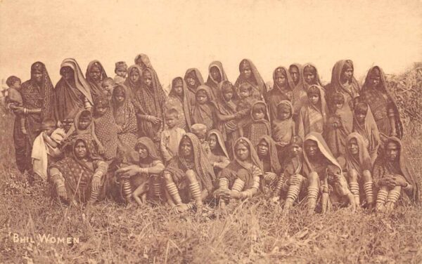 India Bhil Women and Children Vintage Postcard AA88320