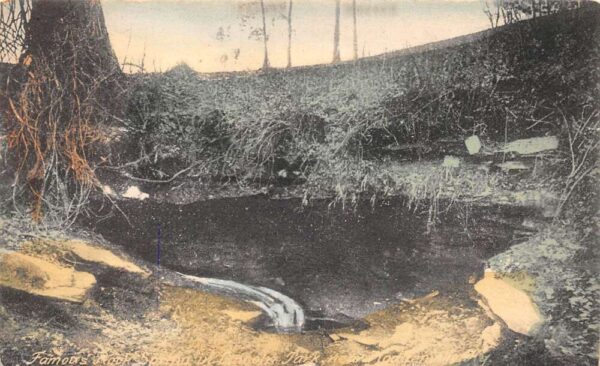Hodgenville Kentucky Famous Rock Spring, Lincoln Park, Vintage Postcard U20612