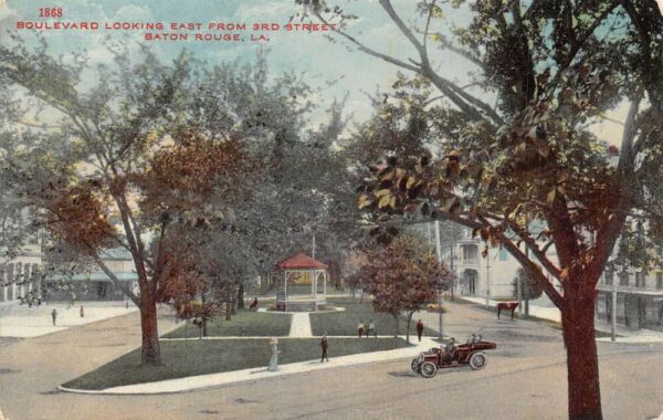 Baton Rouge Louisiana Boulevard Looking East from 3rd Street Postcard AA88431