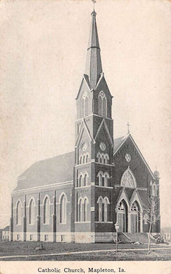 Mapleton Iowa Catholic Church Vintage Postcard AA89457