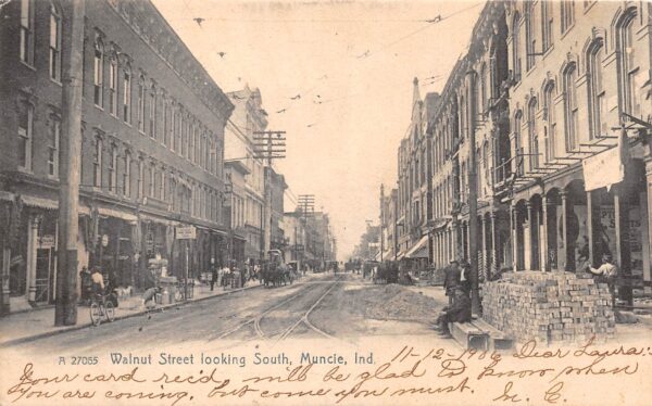 Muncie Indiana Walnut St. Looking South, Rotograph Co., Vintage Postcard U22968