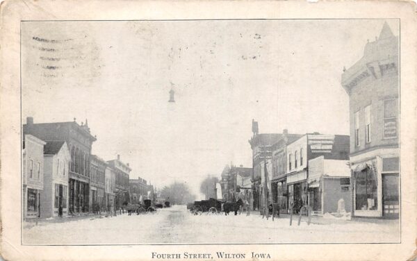 Wilton Iowa Fourth Street, B/W Lithograph, Vintage Postcard U22974