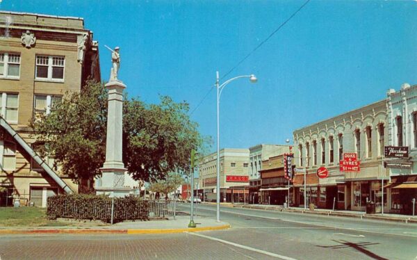 Gainesville Texas West On California St., Confederate Monument, PC U23044