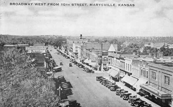Marysville Kansas Broadway West From 10th St., B/W Lithograph, Vintage PC U23071